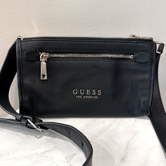 🔥GUESS Elegant Black Crossbody Bag🔥 - Picture 2 of 6